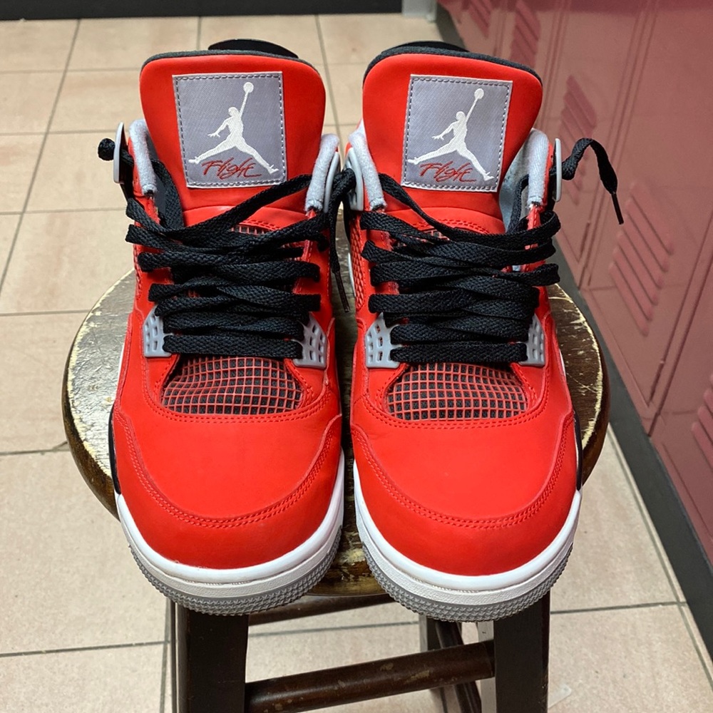 Air Jordan toro 4